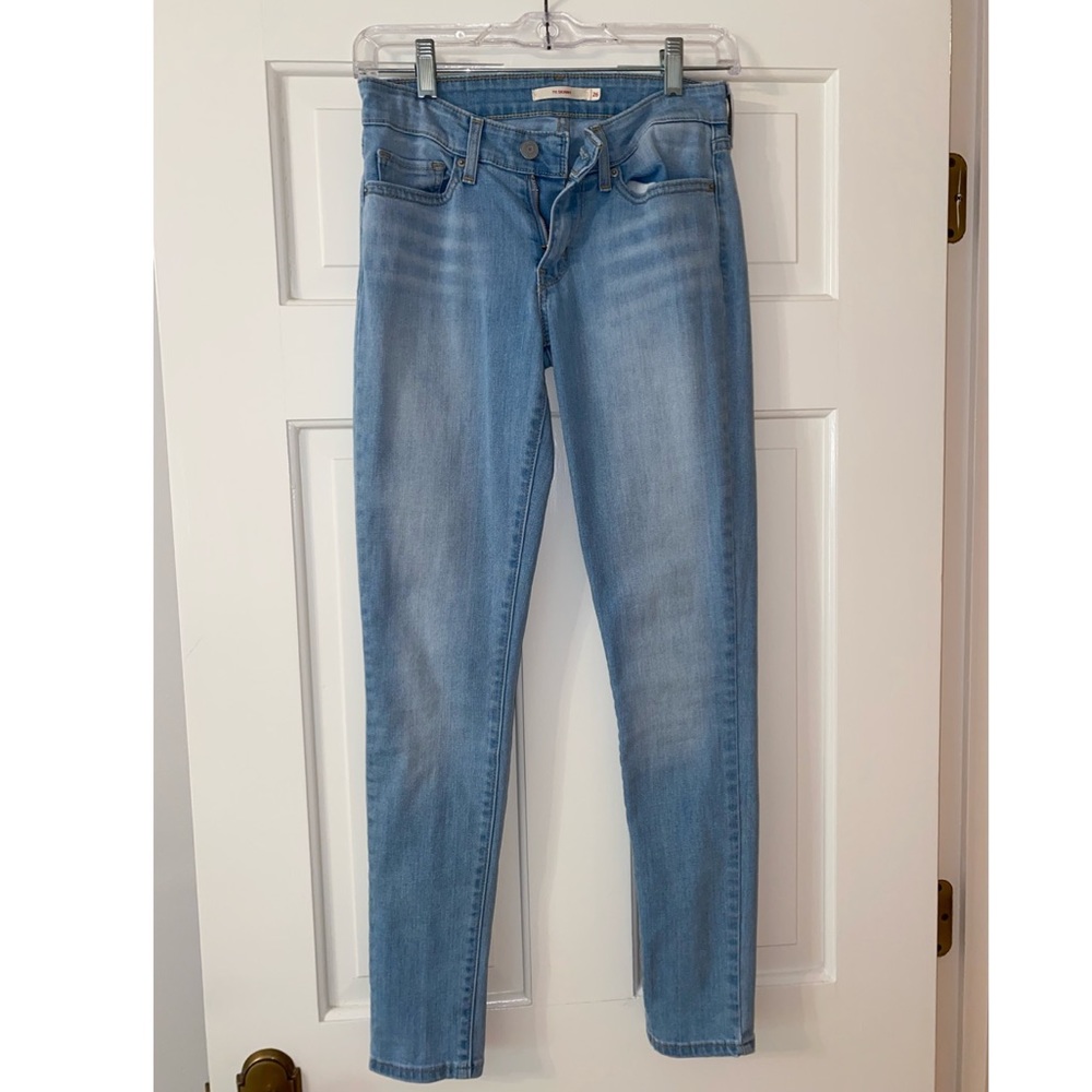 Levi’s light washed skinny jeans